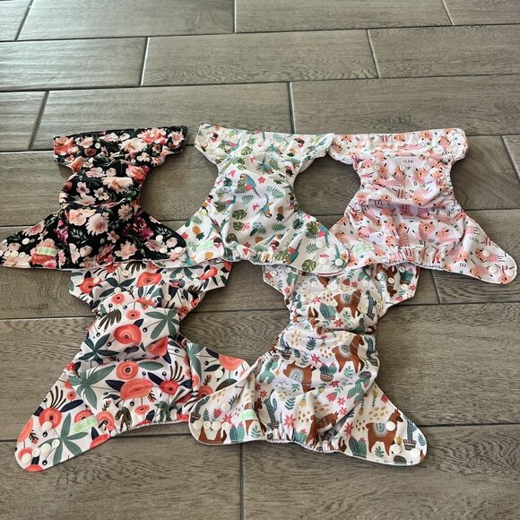 Wegreeco Lot Of 5 Female Cloth Diapers Floral Tropical Animals  (253) - Picture 3 of 4